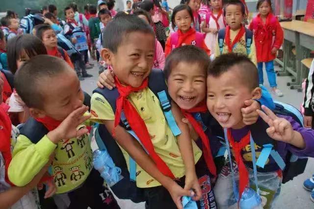 捐助莘莘学子 大恋爱暖校园  ——2015 拉斯维加斯9888金秋助学行